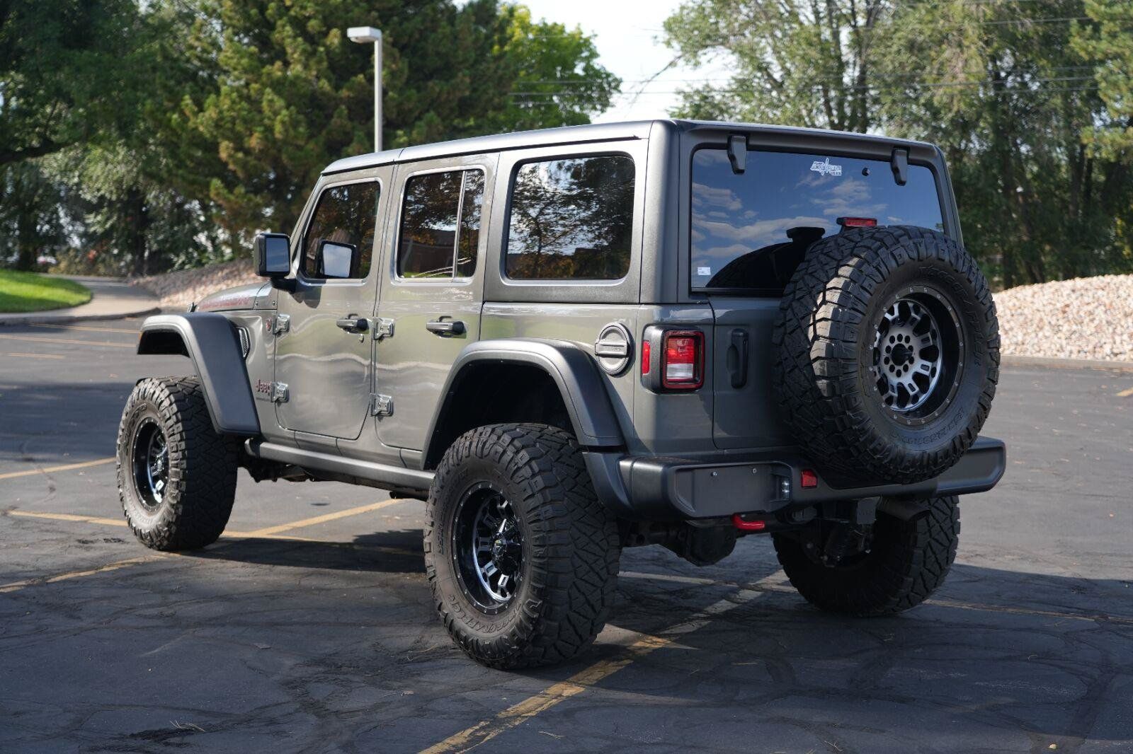 Used 2023 Jeep Wrangler Unlimited Rubicon AWD/4WD image 3