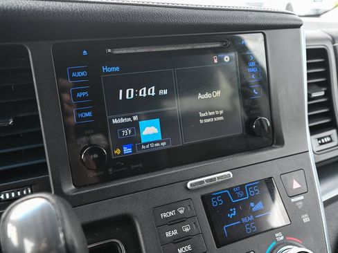 Used 2017 Toyota Sienna SE FWD image 37