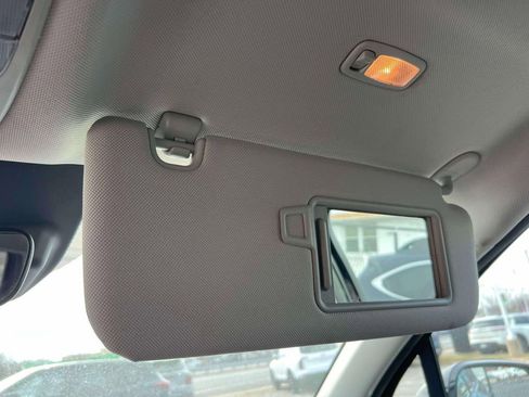 Used 2023 Kia Sorento LX image 30