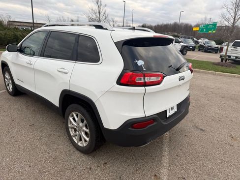 Used 2017 Jeep Cherokee Latitude w/ Comfort/Convenience Group FWD image 7