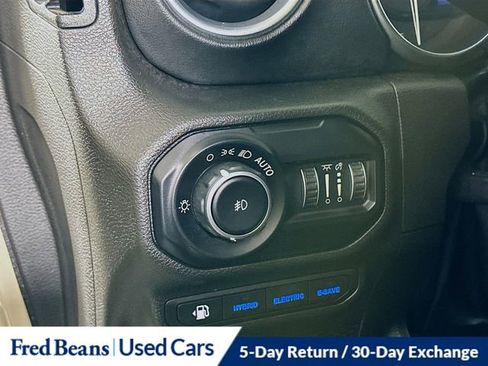 Used 2022 Jeep Wrangler Unlimited Sahara w/ Cold Weather Group image 12