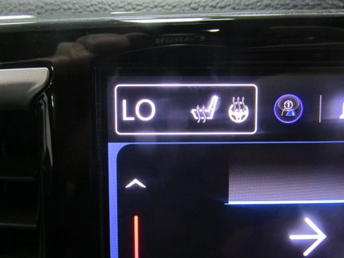 Used 2023 Chrysler Pacifica Touring-L FWD image 34