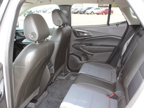 Used 2025 Chevrolet Trax LT FWD image 9