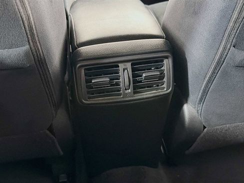 Used 2016 Nissan Rogue SV w/ SV Premium Package AWD/4WD image 24