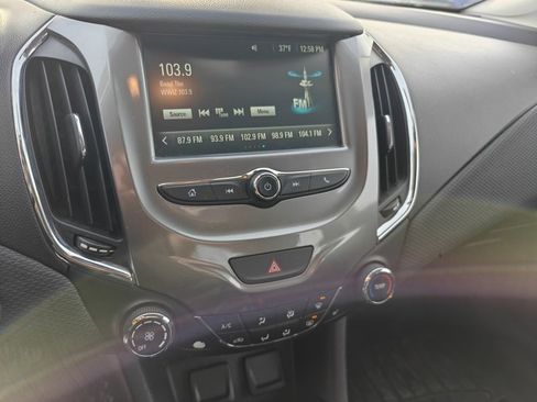 Used 2017 Chevrolet Cruze LT w/ Convenience Package image 12