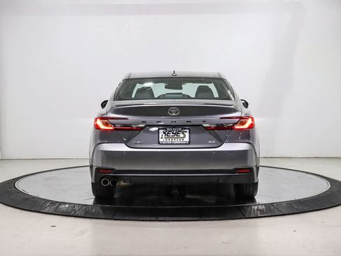 Used 2025 Toyota Camry SE FWD image 3