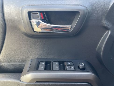 Used 2023 Toyota Tacoma TRD Sport image 21