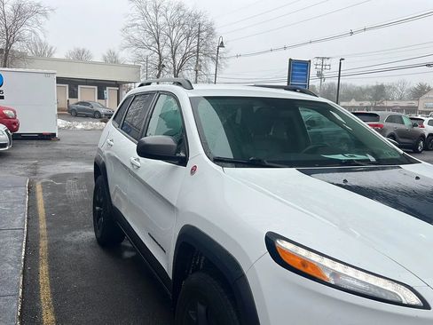 Used 2015 Jeep Cherokee Trailhawk w/ Comfort/Convenience Group image 24