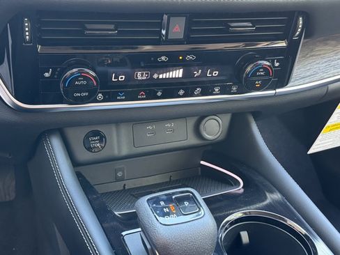 New 2026 Nissan Rogue Platinum w/ Platinum Premium Package AWD/4WD image 10