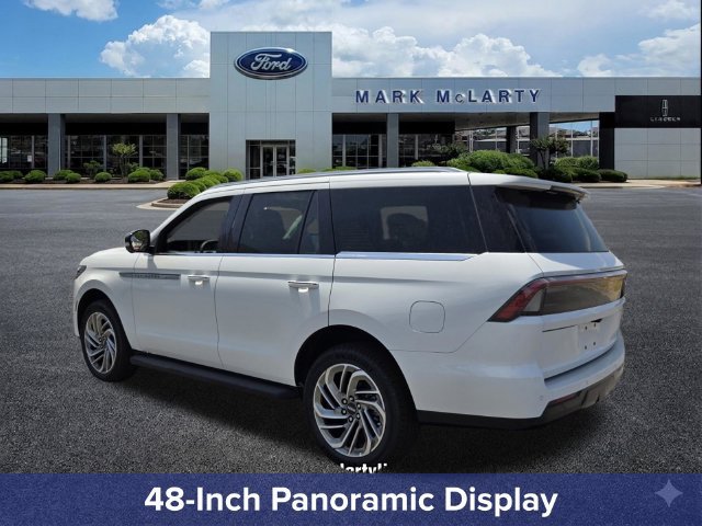 New 2027 Lincoln Navigator Premiere RWD image 3