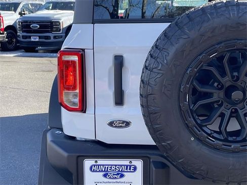 Used 2025 Ford Bronco Base image 28
