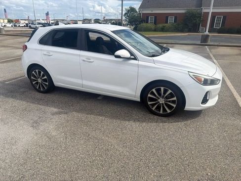 Used 2018 Hyundai Elantra GT w/ Style Package 02 FWD image 4