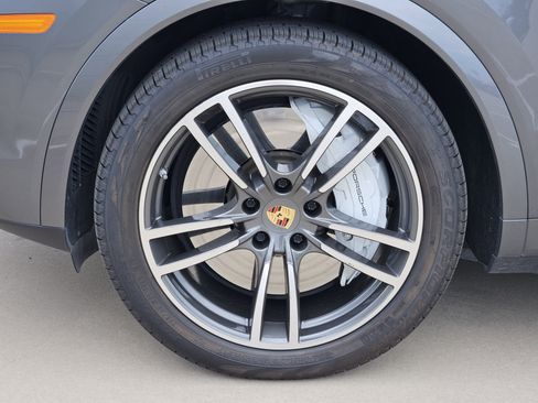 Certified 2023 Porsche Cayenne Turbo AWD/4WD image 14