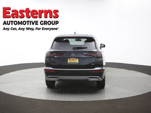 Used 2025 Mitsubishi Outlander SE FWD image 37