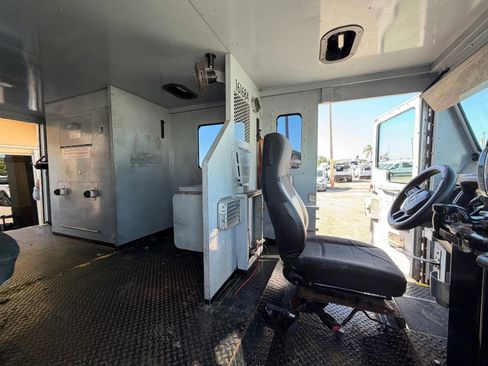 Used 2016 RAM 5500 Tradesman w/ Chrome Appearance Group RWD image 17