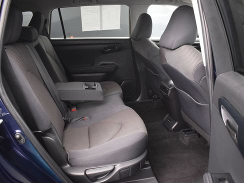Used 2023 Toyota Highlander L FWD image 11