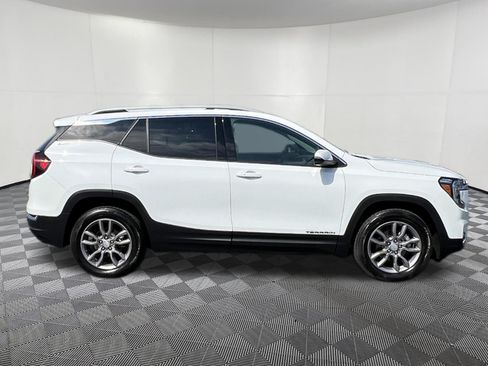 Used 2024 GMC Terrain SLT AWD/4WD image 7