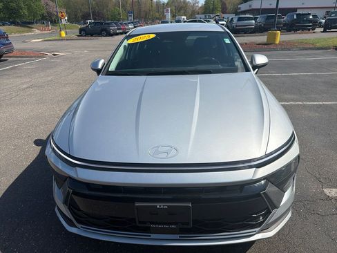 Used 2025 Hyundai Sonata SE FWD image 8