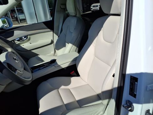 Certified 2024 Volvo XC90 T8 Plus AWD/4WD image 19