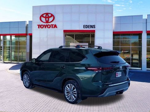 New 2025 Toyota Highlander Platinum image 5