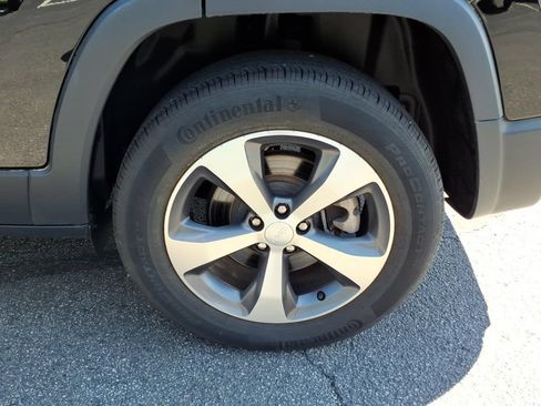 Used 2021 Jeep Cherokee Limited AWD/4WD image 30