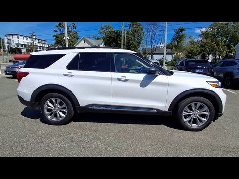 Used 2023 Ford Explorer XLT w/ Equipment Group 202A AWD/4WD image 9