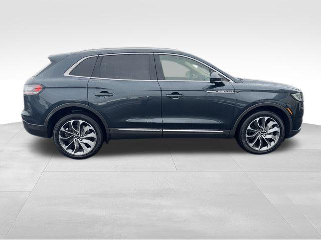 Used 2023 Lincoln Nautilus Reserve AWD/4WD image 2