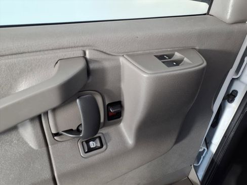 Used 2018 Chevrolet Express 2500 Extended w/ Driver Convenience Package image 21