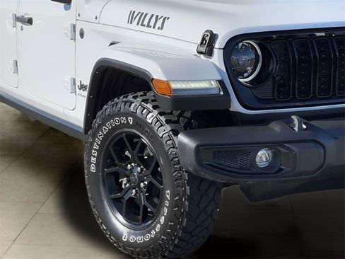 Used 2024 Jeep Gladiator Willys image 42