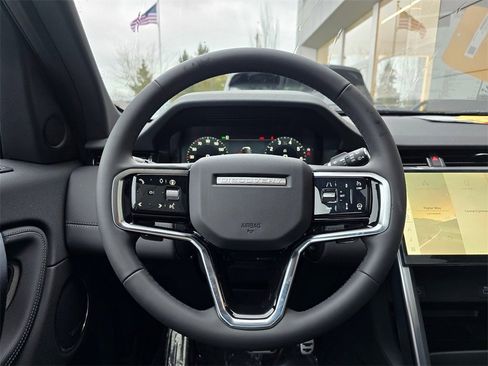 New 2025 Land Rover Discovery Sport Dynamic SE image 10