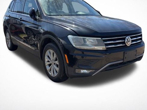 Used 2018 Volkswagen Tiguan SE FWD image 2