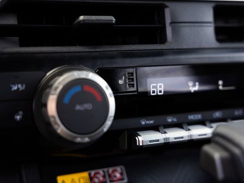 Certified 2025 Toyota 4Runner TRD Off-Road AWD/4WD image 19
