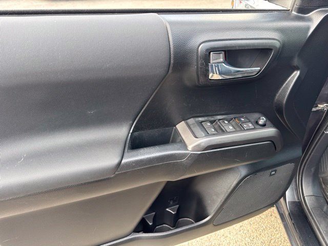 Used 2021 Toyota Tacoma TRD Off-Road w/ TRD Premium Off Road Package AWD/4WD image 9