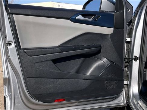 Used 2022 Volkswagen Taos SE image 21