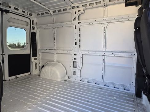 Used 2025 RAM ProMaster 2500 FWD image 30