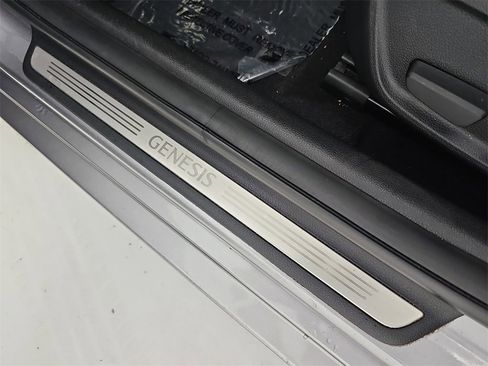 Used 2021 Genesis G70 2.0T image 35