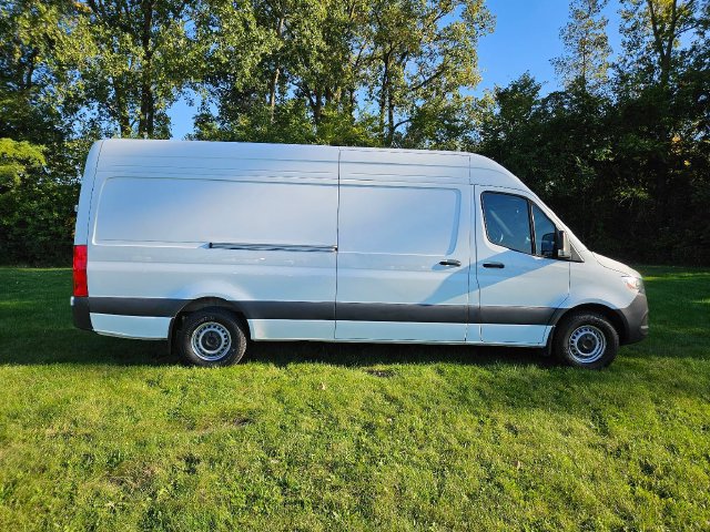 Used 2025 Mercedes-Benz Sprinter 2500 image 6
