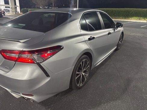 Used 2018 Toyota Camry SE image 7