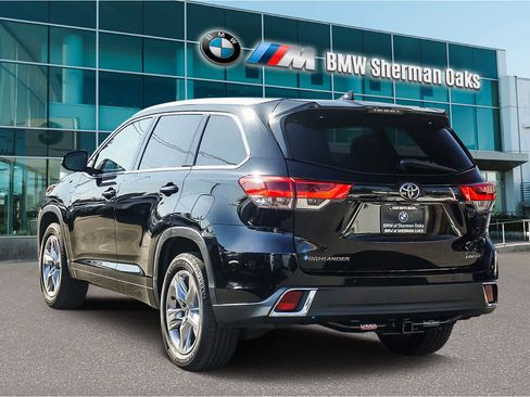 Used 2017 Toyota Highlander Limited image 2
