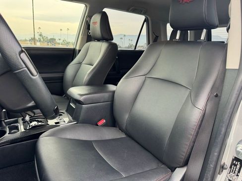 Used 2024 Toyota 4Runner TRD Off-Road Premium image 4