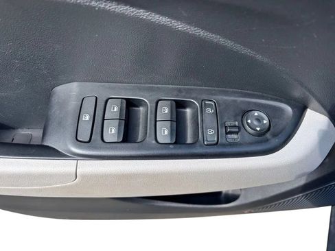 Used 2025 Hyundai Venue SEL FWD image 20