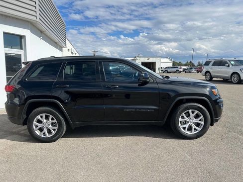 Used 2018 Jeep Grand Cherokee Laredo image 5