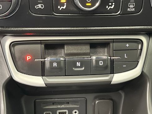 Certified 2022 GMC Terrain SLT w/ Infotainment Package II image 26