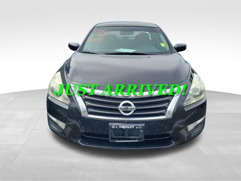 Used 2015 Nissan Altima 2.5 S w/ Sport Value Package image 2