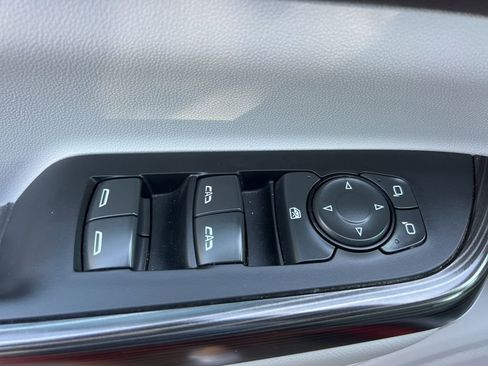 Used 2023 GMC Acadia SLT image 23