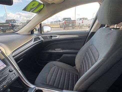 Used 2019 Ford Fusion SE image 27
