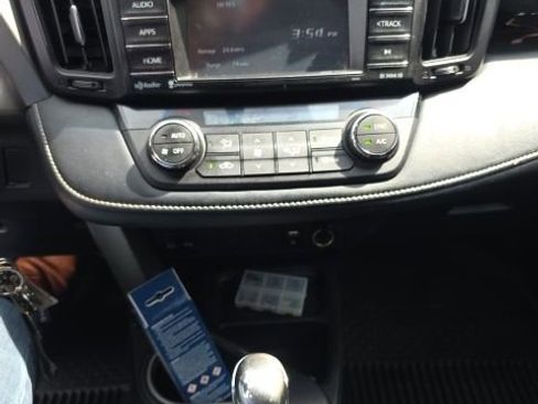 Used 2016 Toyota RAV4 XLE AWD/4WD image 9