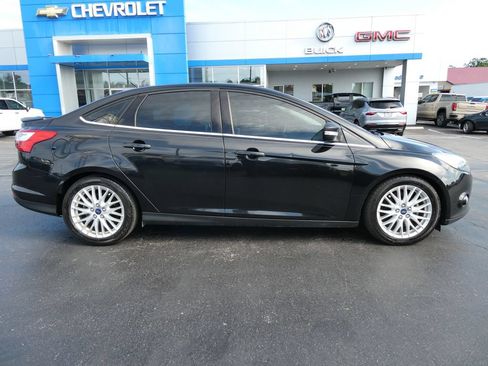 Used 2014 Ford Focus Titanium FWD image 4