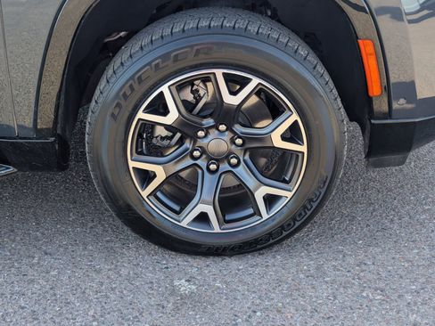 Used 2023 Jeep Wagoneer Series III w/ Preferred Equipment Group image 9