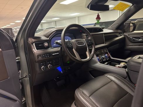 Used 2024 GMC Yukon XL Denali w/ Max Trailering Package image 8